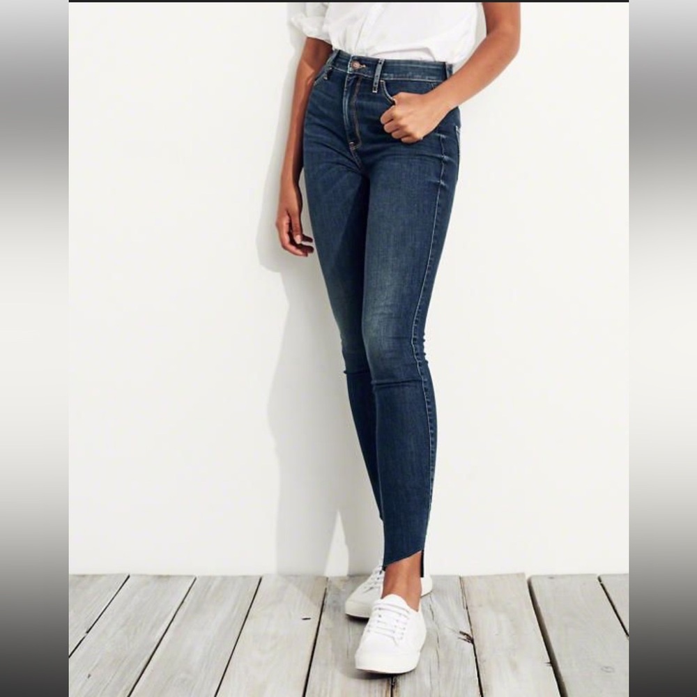 NWOT! Curvy High Rise Hollister Jeans